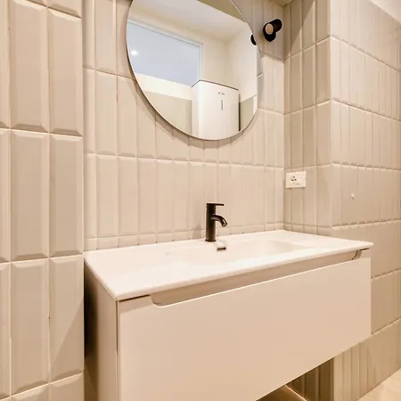 Apartment Just Urban - Modern And Strategic 1-br Flat B - Station Mailand