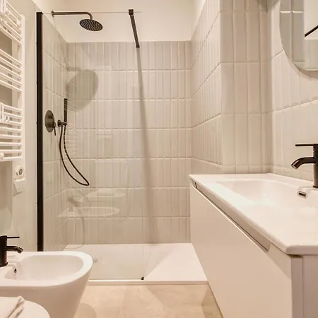 Just Urban - Modern And Strategic 1-br Flat B - Station